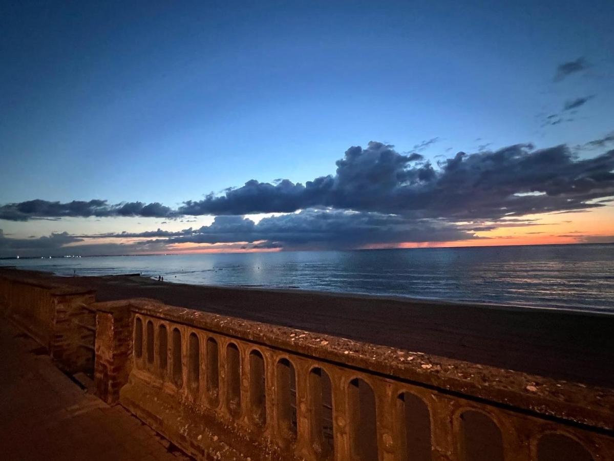 Sur La Plage / Enjoy The Beach Apartment Cabourg Exterior foto